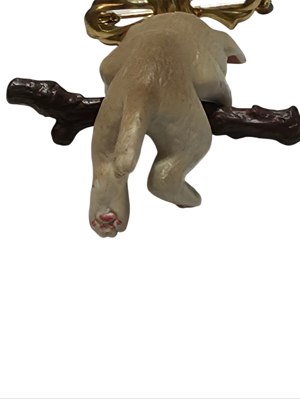 Vintage White Kitten Cat Brooch Pin Hanging on Branch Resin Gold Tone Cute - Picture 7 of 11